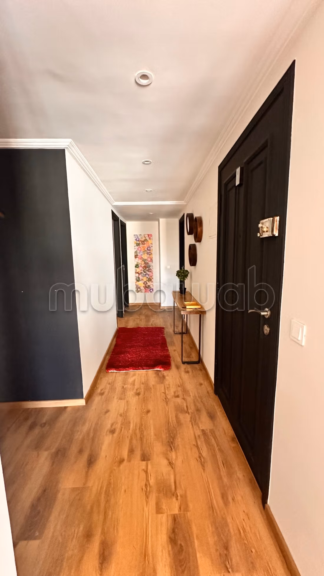 Appartement en location à côté de la wilaya.
Surface de 160 m².
Meublé — 6