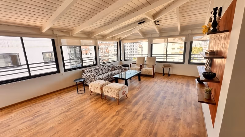 Appartement en location à côté de la wilaya.
Surface de 160 m².
Meublé