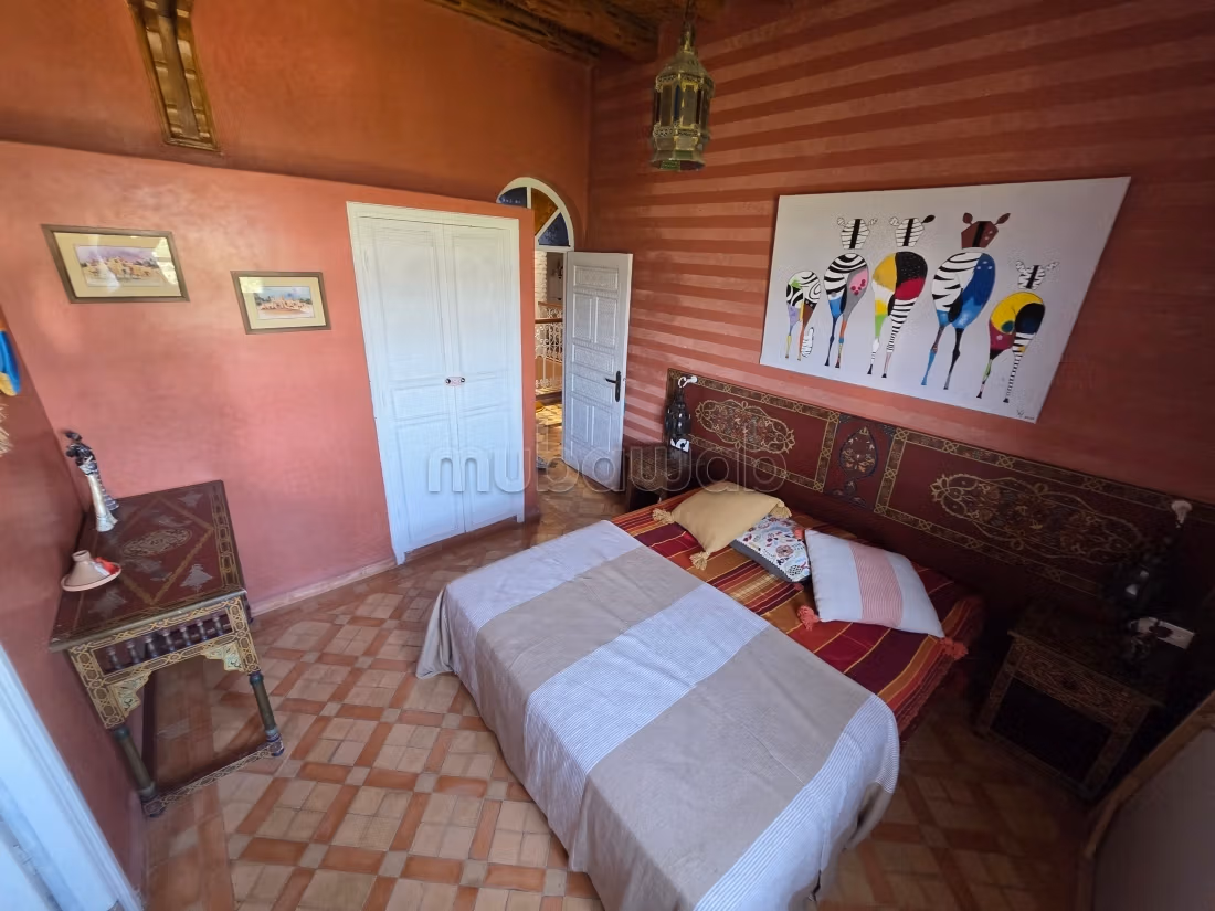 Luxe huis te koop in Douar Laarab. 9 comfortabele kamers. Goed ingericht