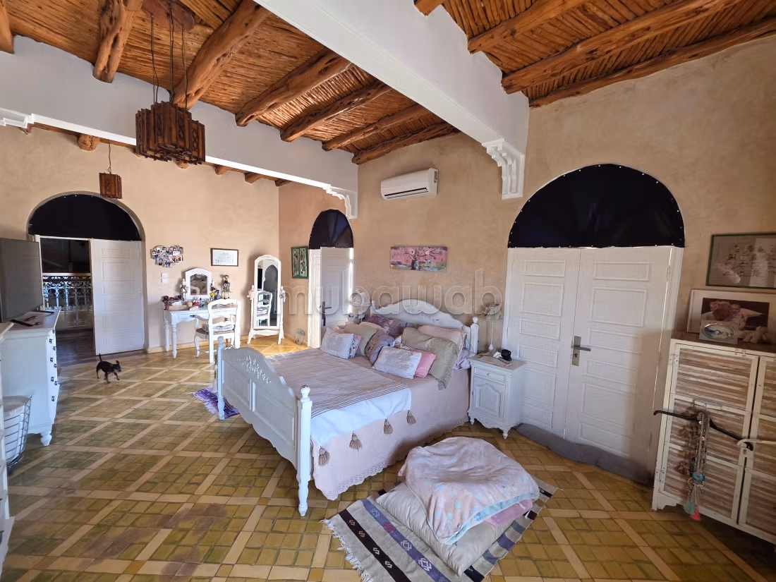 Luxe huis te koop in Douar Laarab. 9 comfortabele kamers. Goed ingericht