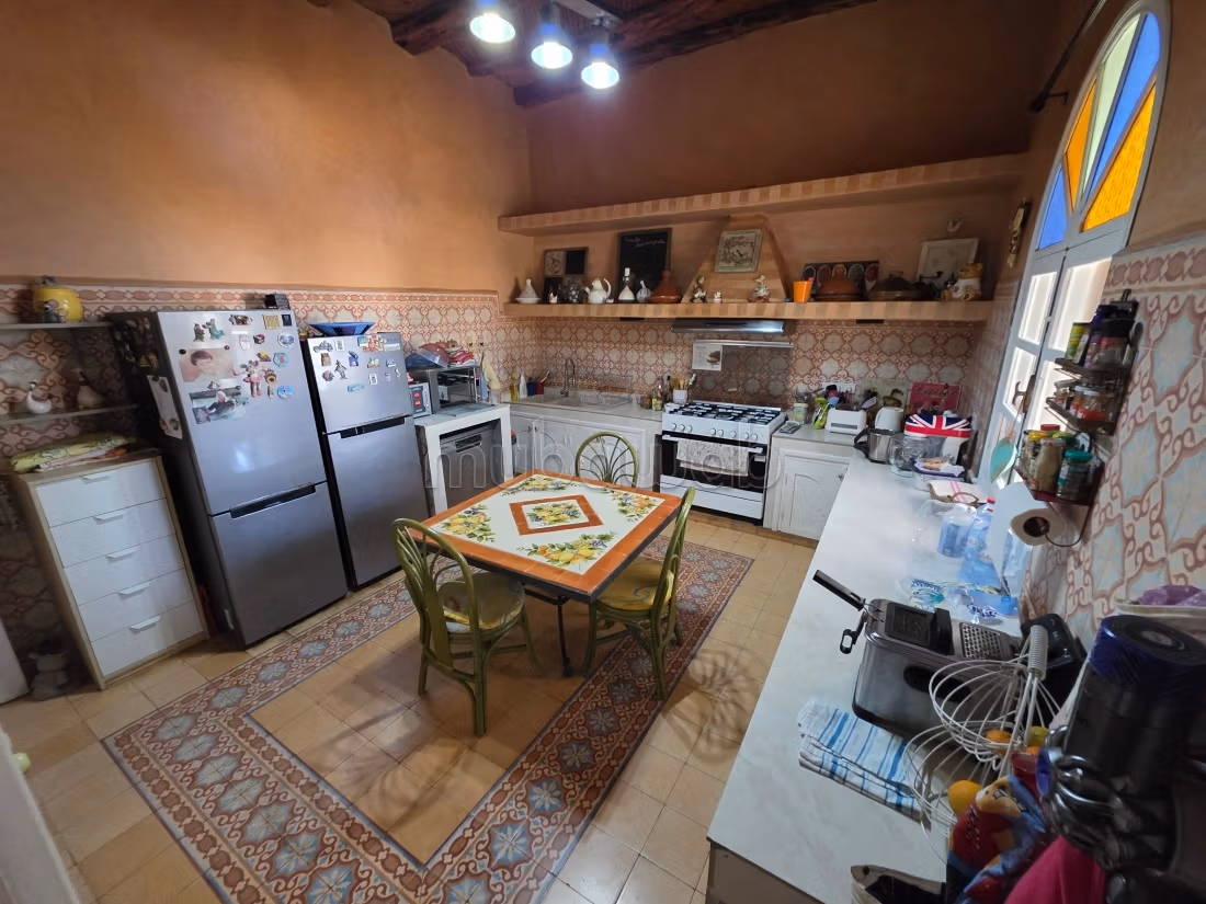 Luxe huis te koop in Douar Laarab. 9 comfortabele kamers. Goed ingericht