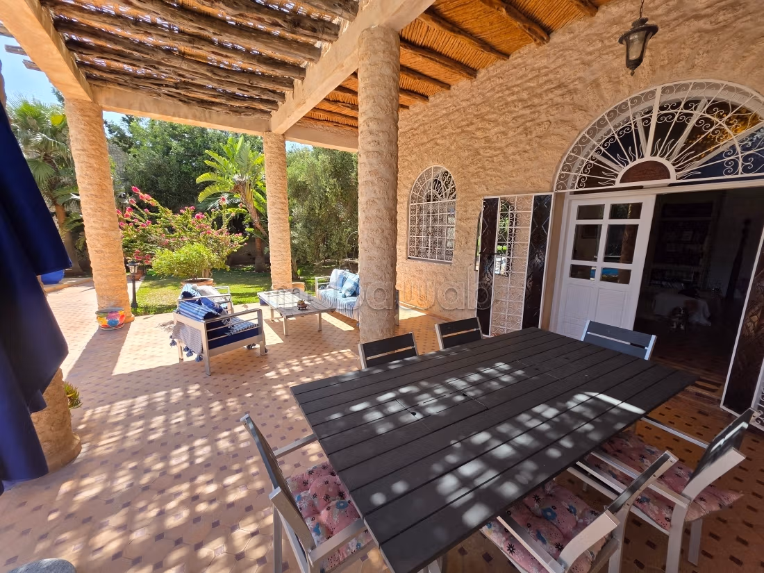Luxe huis te koop in Douar Laarab. 9 comfortabele kamers. Goed ingericht