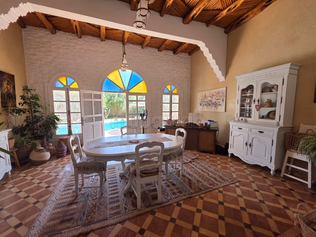 Luxe huis te koop in Douar Laarab. 9 comfortabele kamers. Goed ingericht