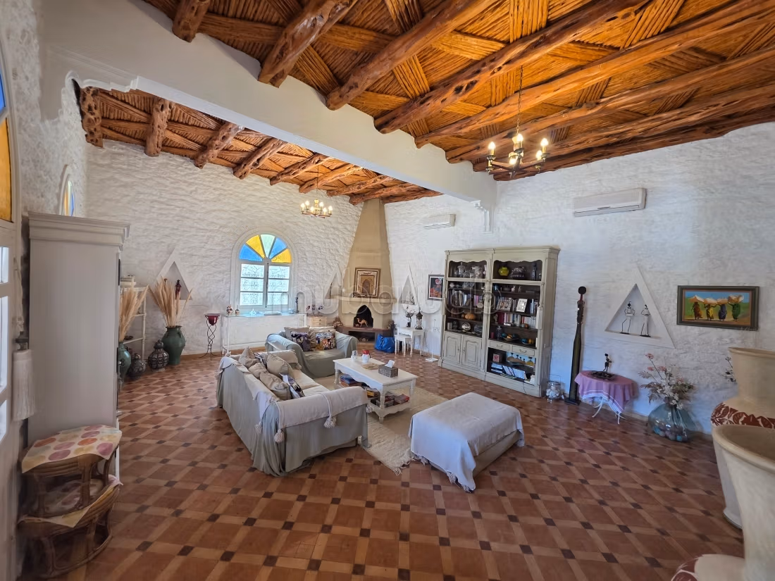 Luxe huis te koop in Douar Laarab. 9 comfortabele kamers. Goed ingericht