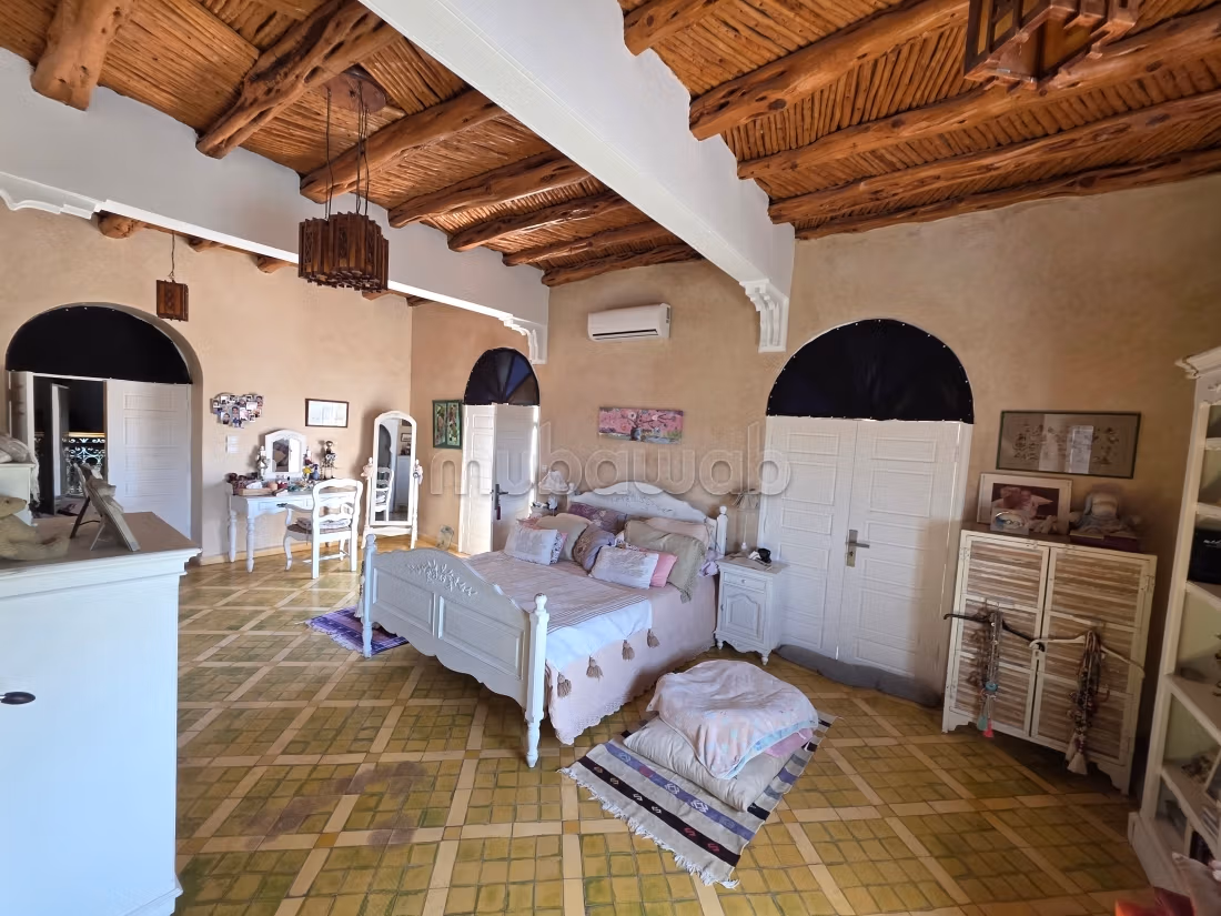 Luxe huis te koop in Douar Laarab. 9 comfortabele kamers. Goed ingericht