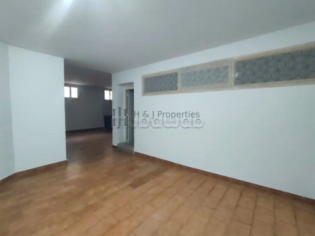 350m² empty villa - 3 bedrooms - pool