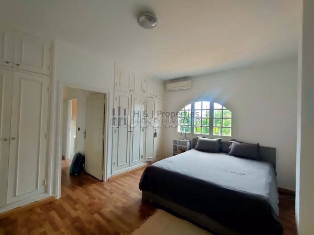 350m² empty villa - 3 bedrooms - pool