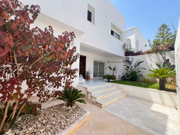 Villa s4 meublé avec jardin à la marsa