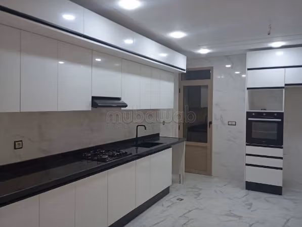 Vend appartement à Hamria.
Surface totale 115 m².
Ascenseur