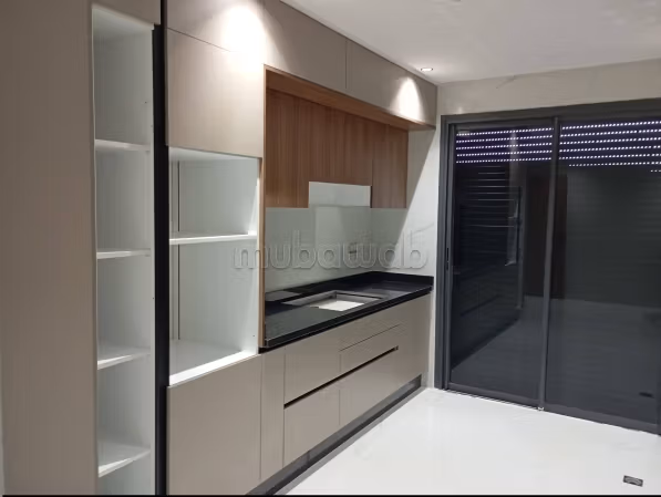 Apartamento en venta en Hamria. Superficie de 203 m². Puerta blindada, seguridad