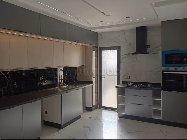Appartamento in vendita a Hamria. 3 belle camere. Porta blindata, sicurezza