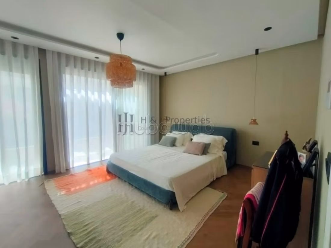 Villa 300m² meublée – 3 chambres – piscine