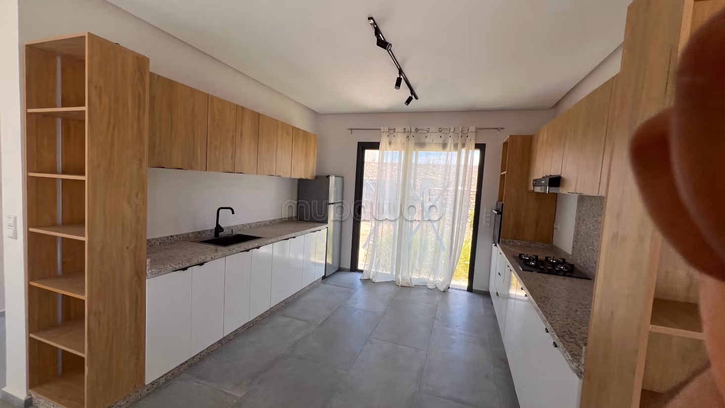 Luxe villa te koop in Douar Laarab. Oppervlakte van 1000 m². Gemeubileerd