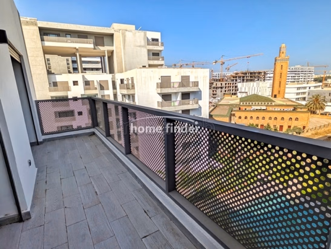 Appartement neuf à louer sur CFC
131 m² — 3