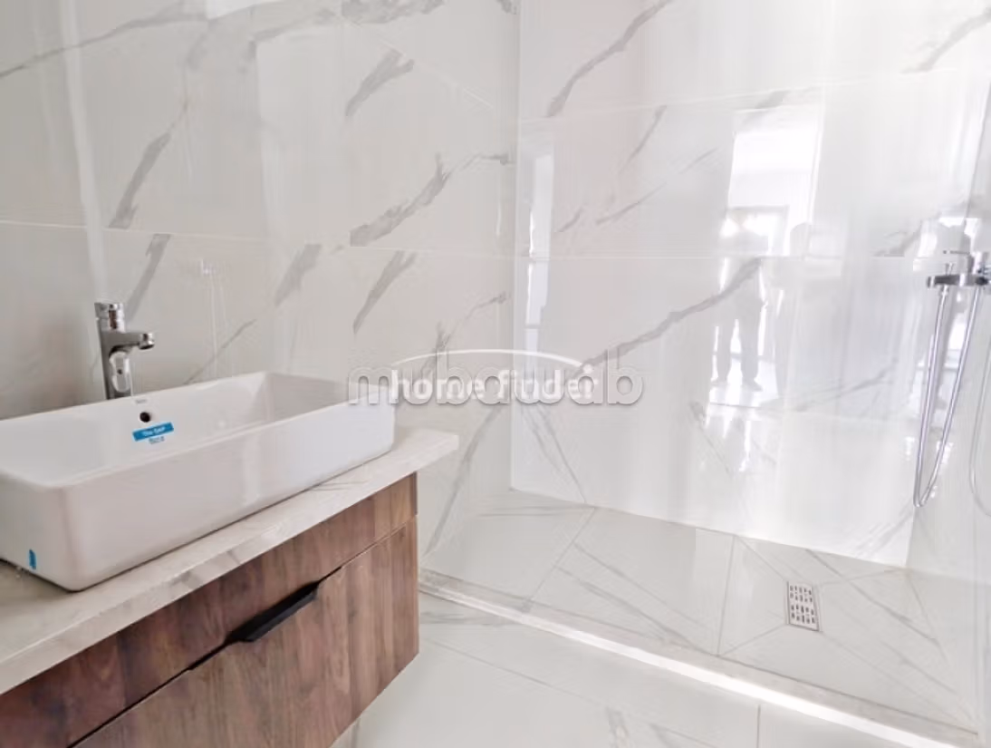 Appartement neuf à louer sur CFC
131 m² — 6