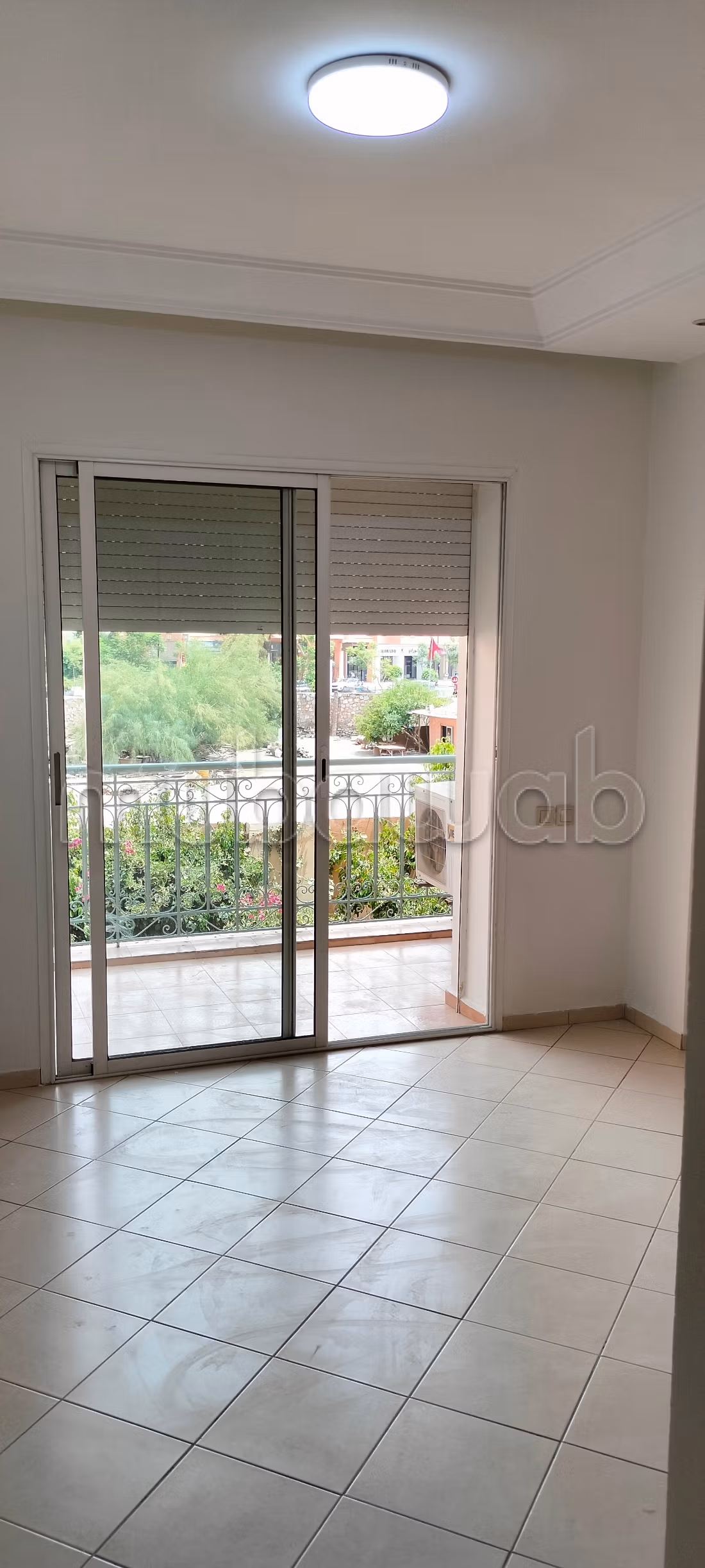 Appartement merveilleux à vendre à Simalalia. Superficie totale 85 m². Avec ascenseur et zone verte