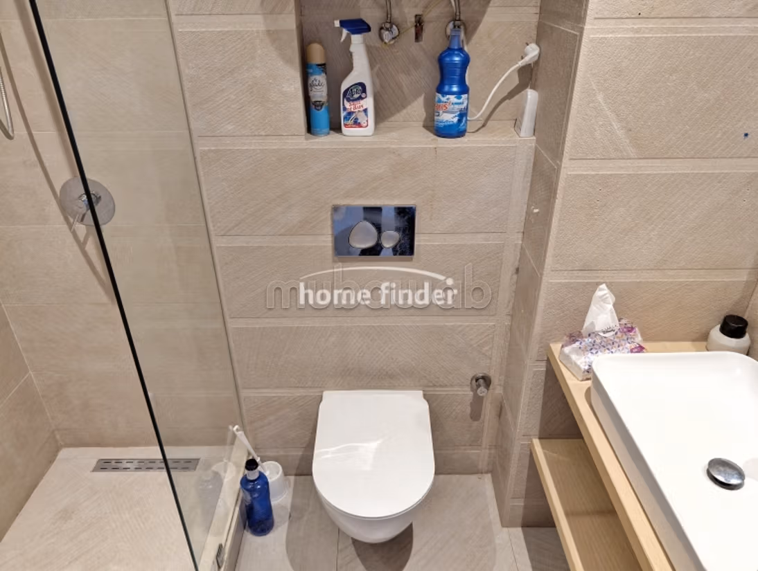 Studio meublé à louer sur Bourgogne Ouest
55 m² — 5
