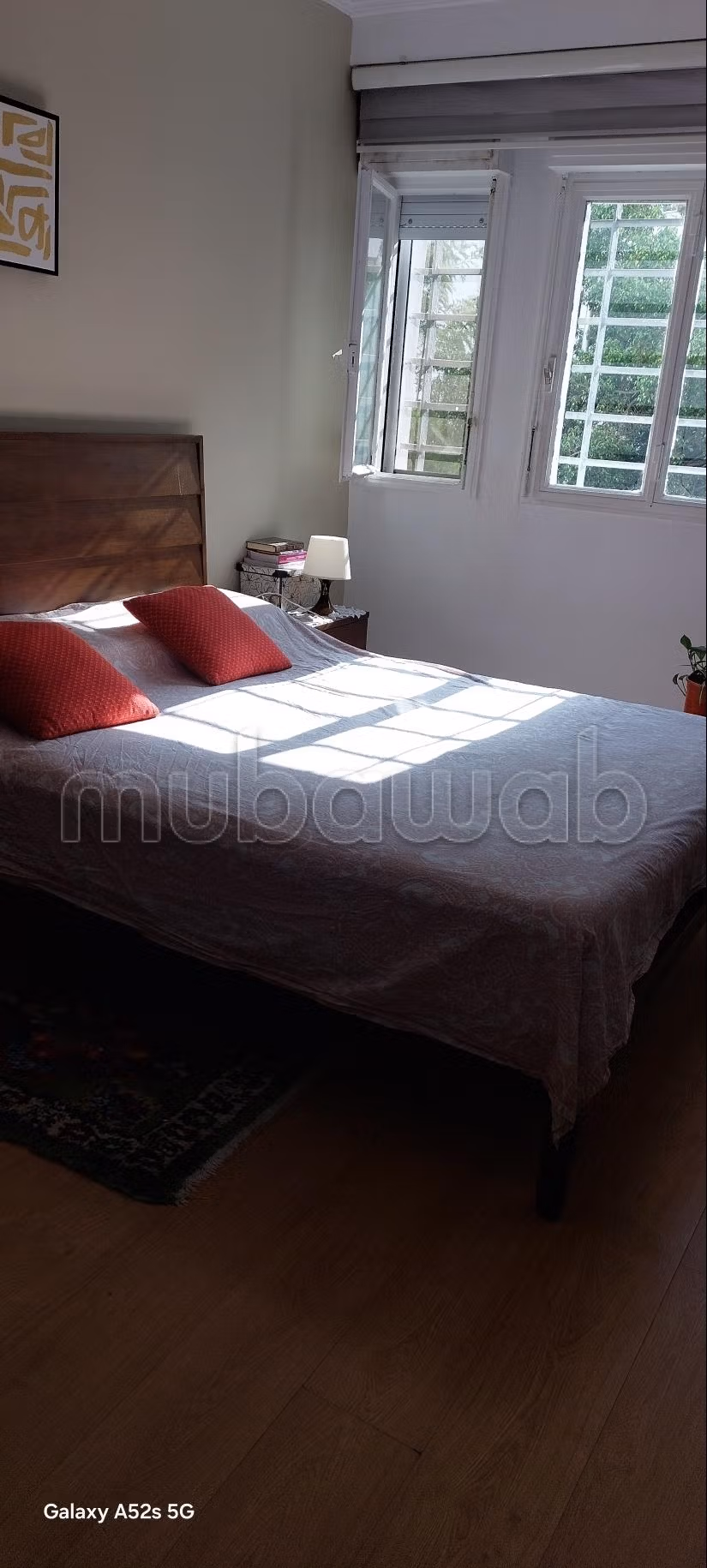 Bel appartement à vendre à Oulfa.
Surface de 90 m².
Porte blindée, salon marocain