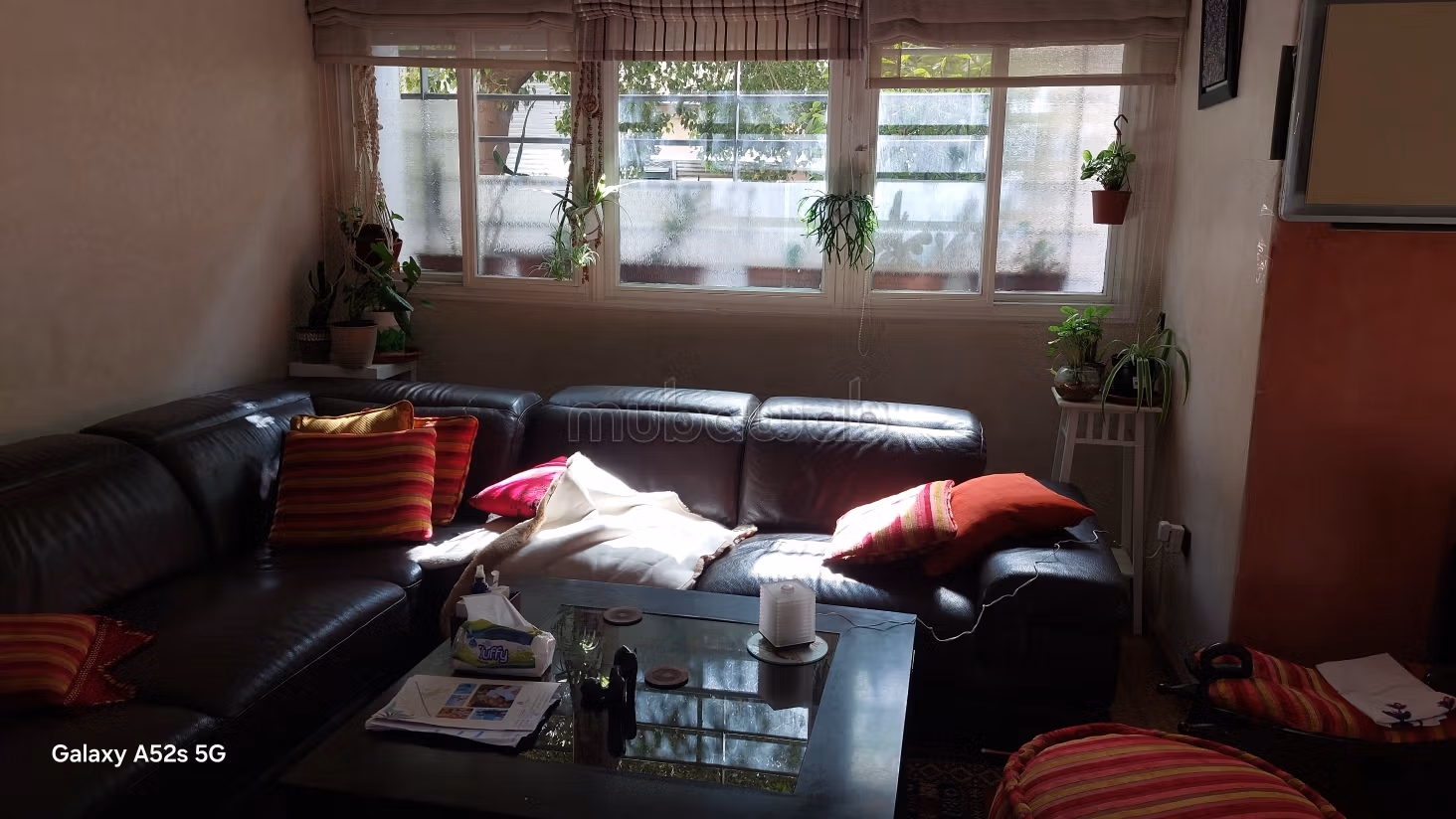 Bel appartement à vendre à Oulfa.
Surface de 90 m².
Porte blindée, salon marocain — 3