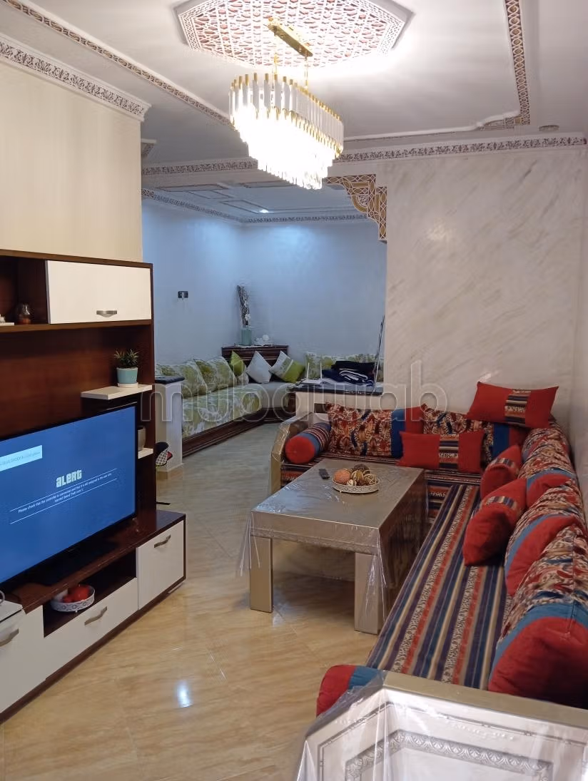Mooie appartement te huur in de Zaitoun buurt. Totale oppervlakte van 85 m². Authentieke woonkamer, satellietschotel.