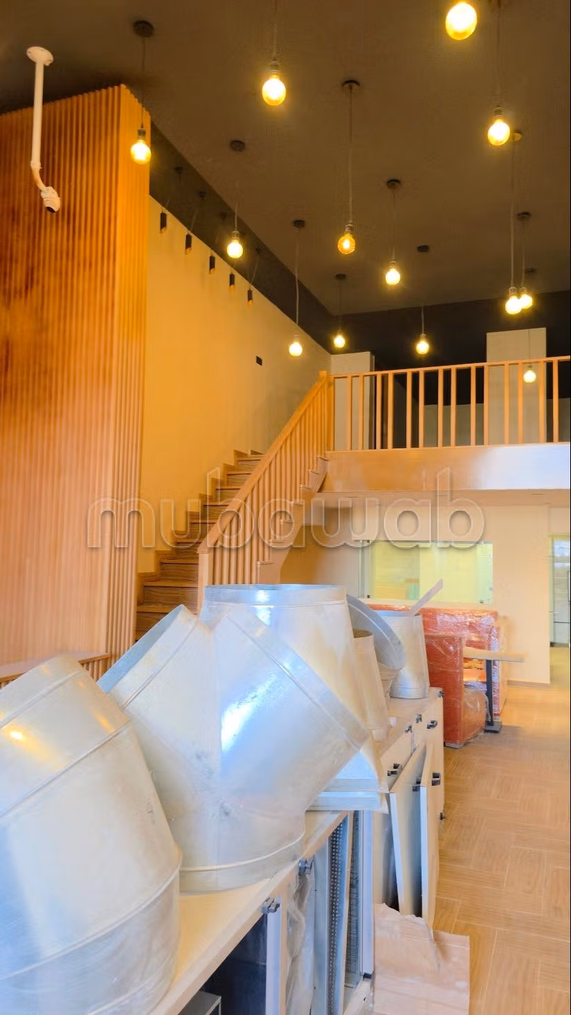 Tienda / Garaje en venta o alquiler en la Bahía de Agadir. Área 152 m²