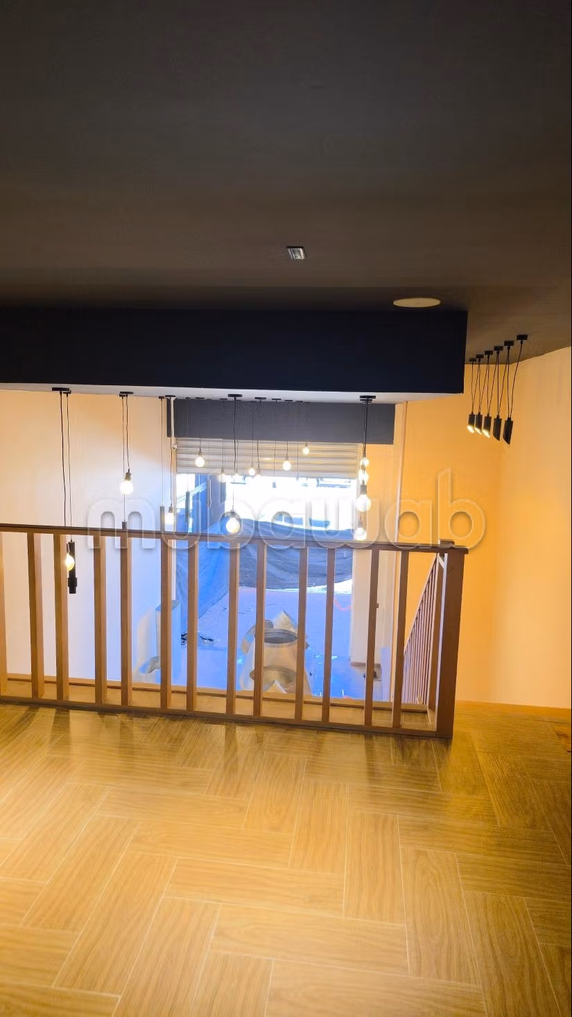 Tienda / Garaje en venta o alquiler en la Bahía de Agadir. Área 152 m²
