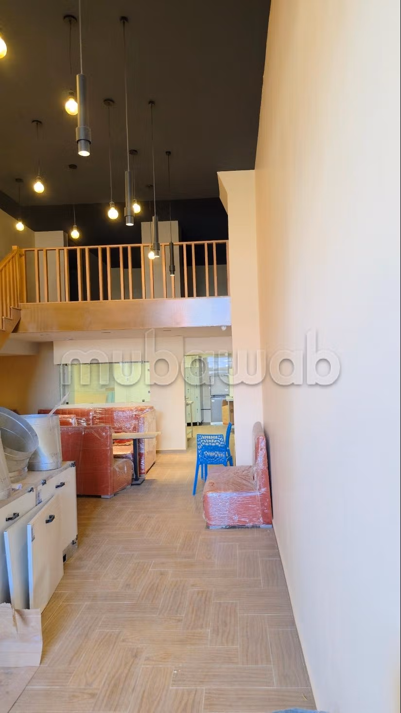 Tienda / Garaje en venta o alquiler en la Bahía de Agadir. Área 152 m²