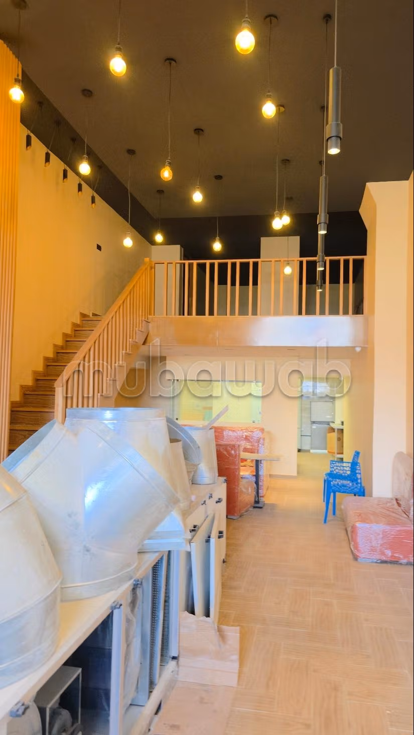 Tienda / Garaje en venta o alquiler en la Bahía de Agadir. Área 152 m²