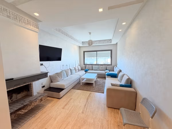 Appartement à louer à Belvédère. 
Surface totale 90 m². 
Bien meublé
