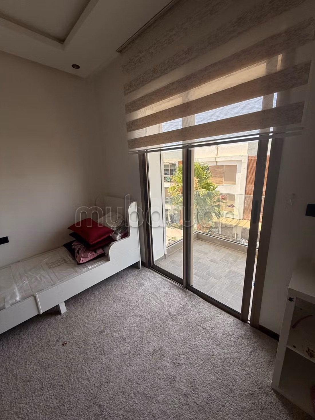 Location d’un superbe appartement meublé sur el menzeh 
route de zaer