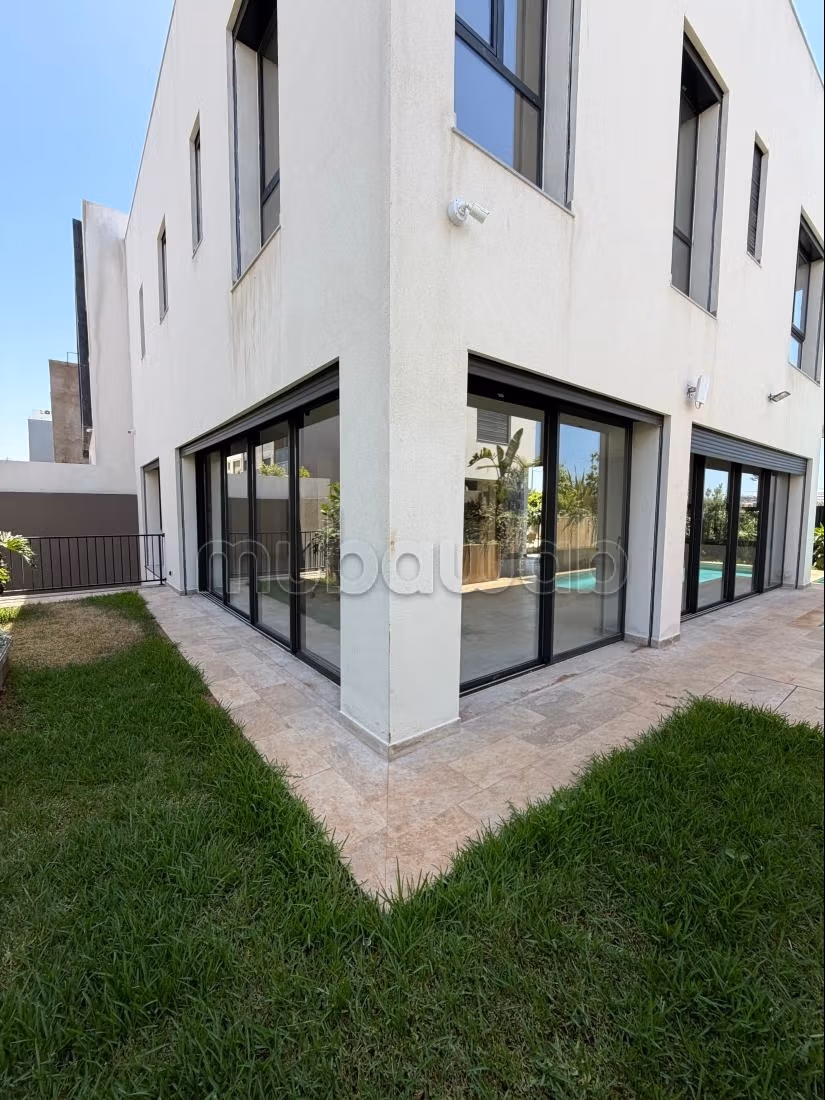 Location new villa on Laymoune, close to CFC, never lived in 4 bedrooms