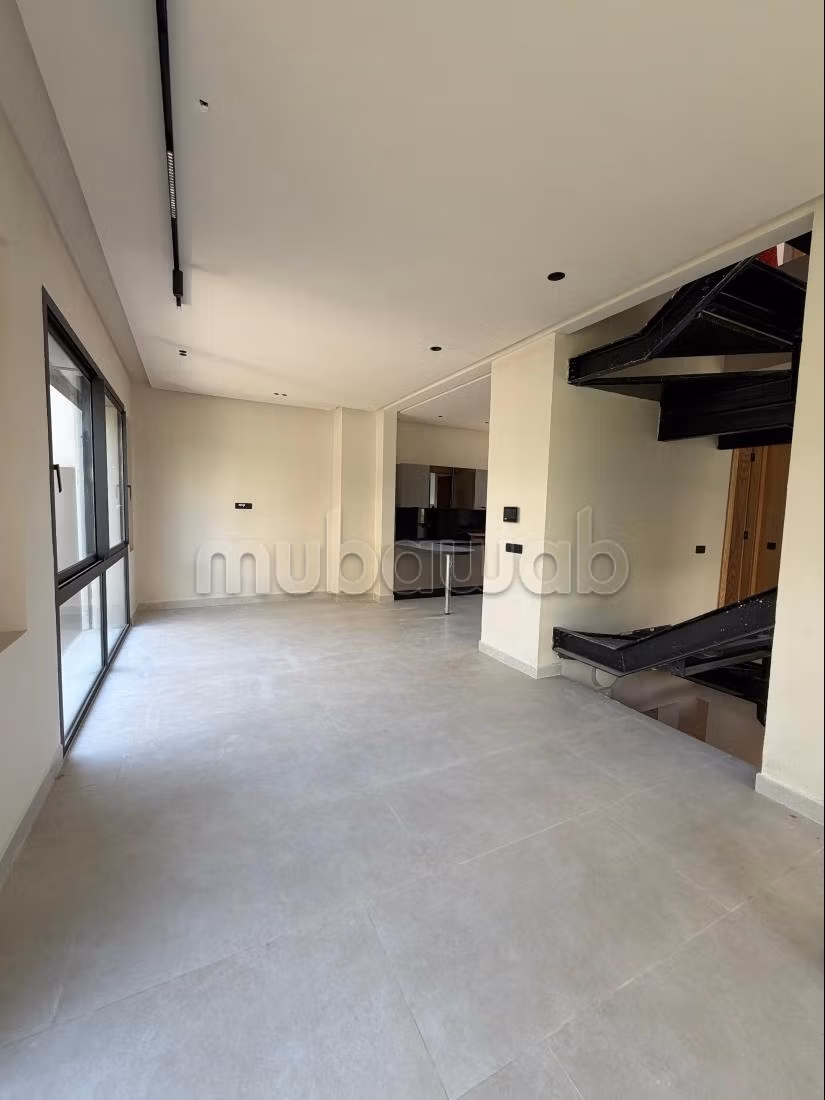 Location new villa on Laymoune, close to CFC, never lived in 4 bedrooms