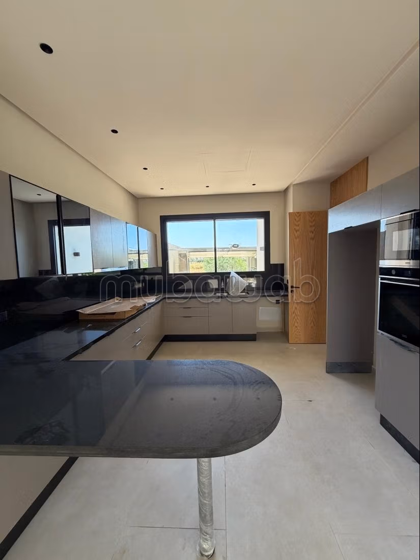 Location new villa on Laymoune, close to CFC, never lived in 4 bedrooms