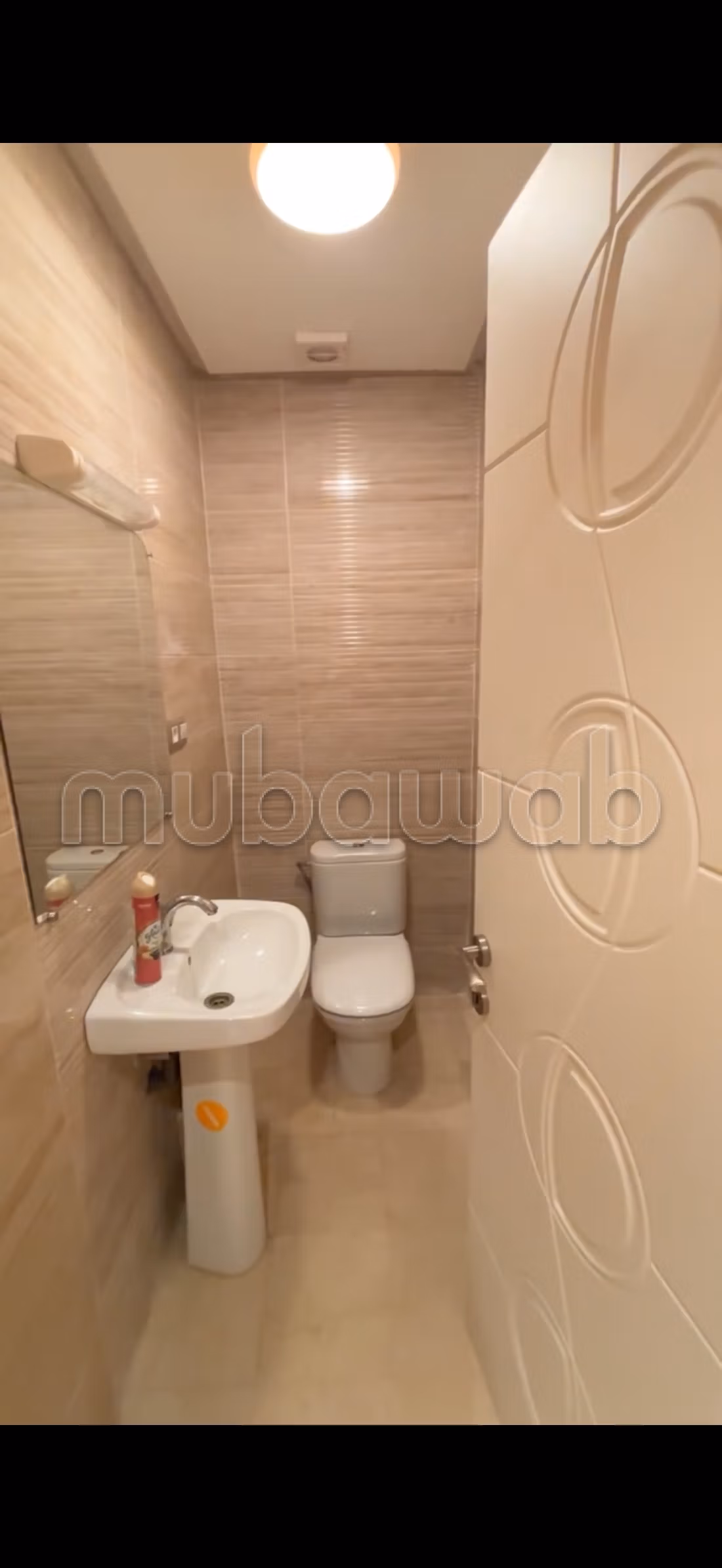 Appartamenti in vendita nel Centro. 2 soggiorni, 3 bagni, 3 camere da letto e una cucina. Anche una terrazza e un ascensore