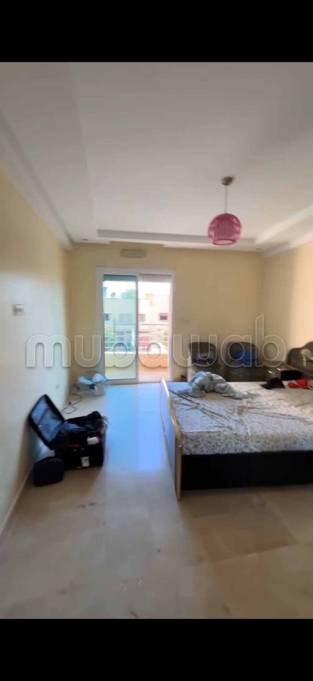 Appartamenti in vendita nel Centro. 2 soggiorni, 3 bagni, 3 camere da letto e una cucina. Anche una terrazza e un ascensore