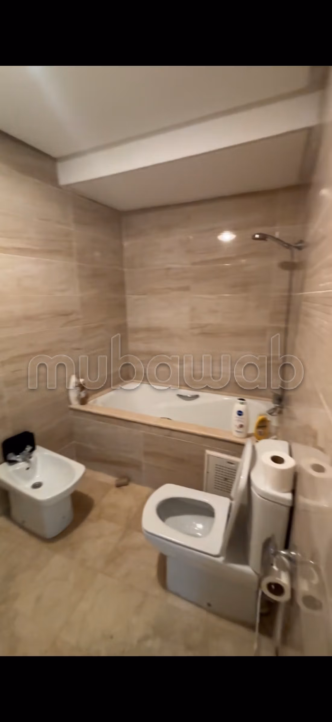 Appartamenti in vendita nel Centro. 2 soggiorni, 3 bagni, 3 camere da letto e una cucina. Anche una terrazza e un ascensore