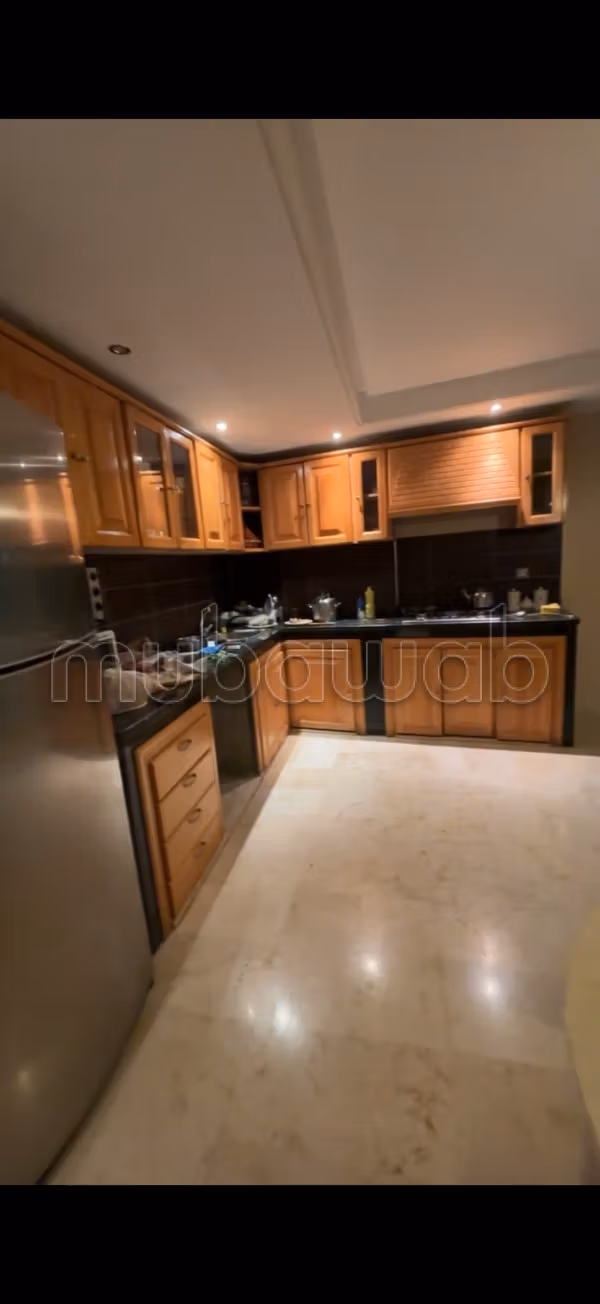 Apartamentos en venta en el Centro. 2 salas de estar, 3 baños, 3 dormitorios y una cocina. También una terraza y un ascensor