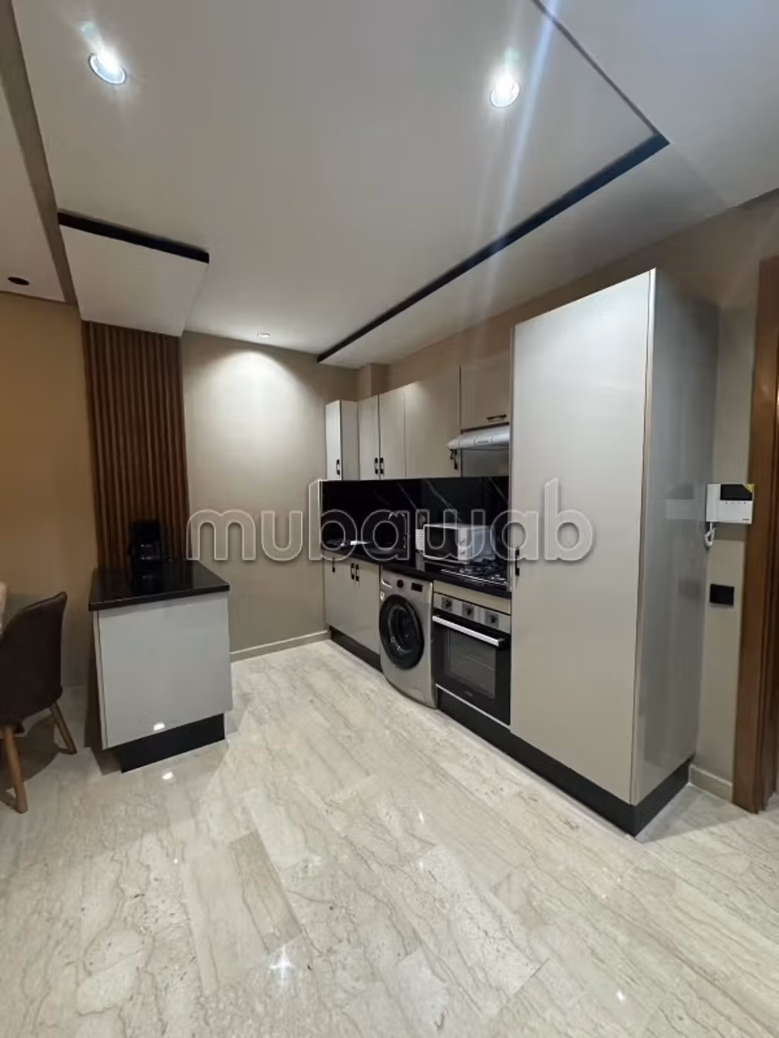 Studio meublé moderne à louer à quartier des hôpit