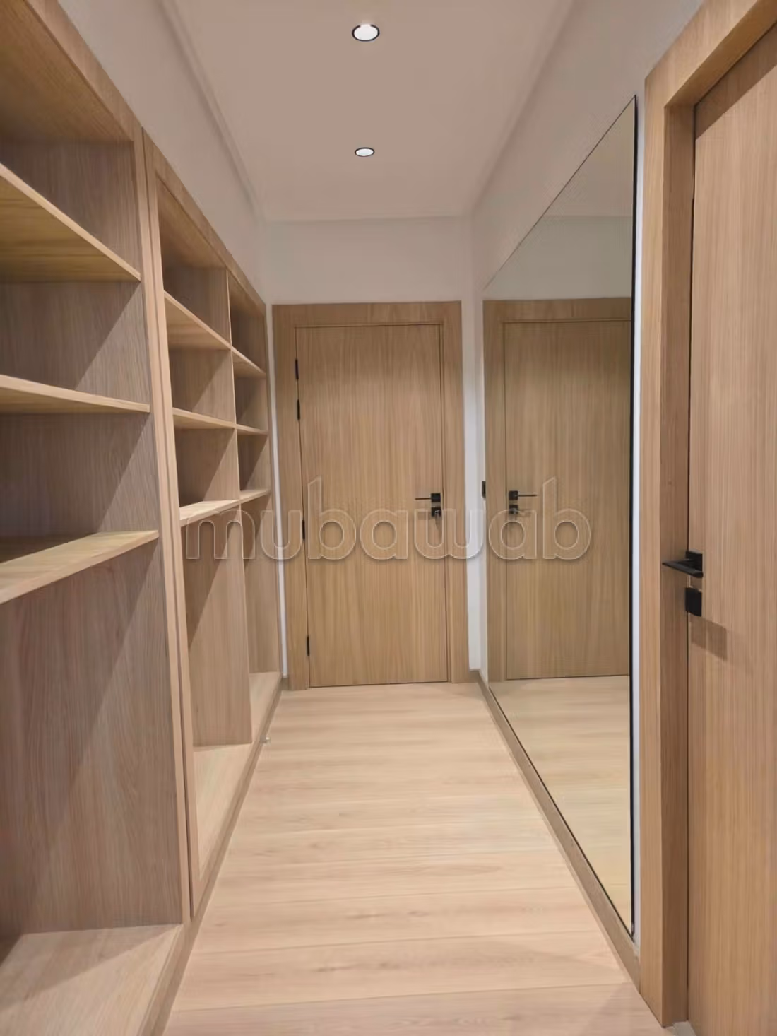 Alquila este apartamento en Moulay Youssef. Gran área de 130 m². Portero y aire acondicionado