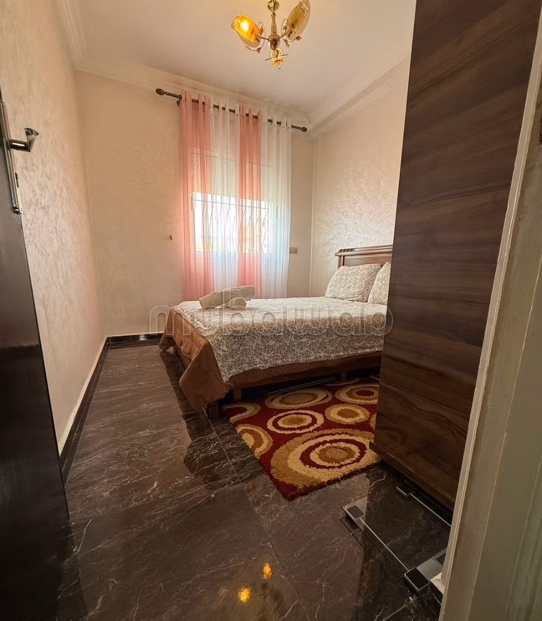 Vente d'un bel appartement à Hay Mohammadi. 3 grandes pièces. Porte blindée et parabole
