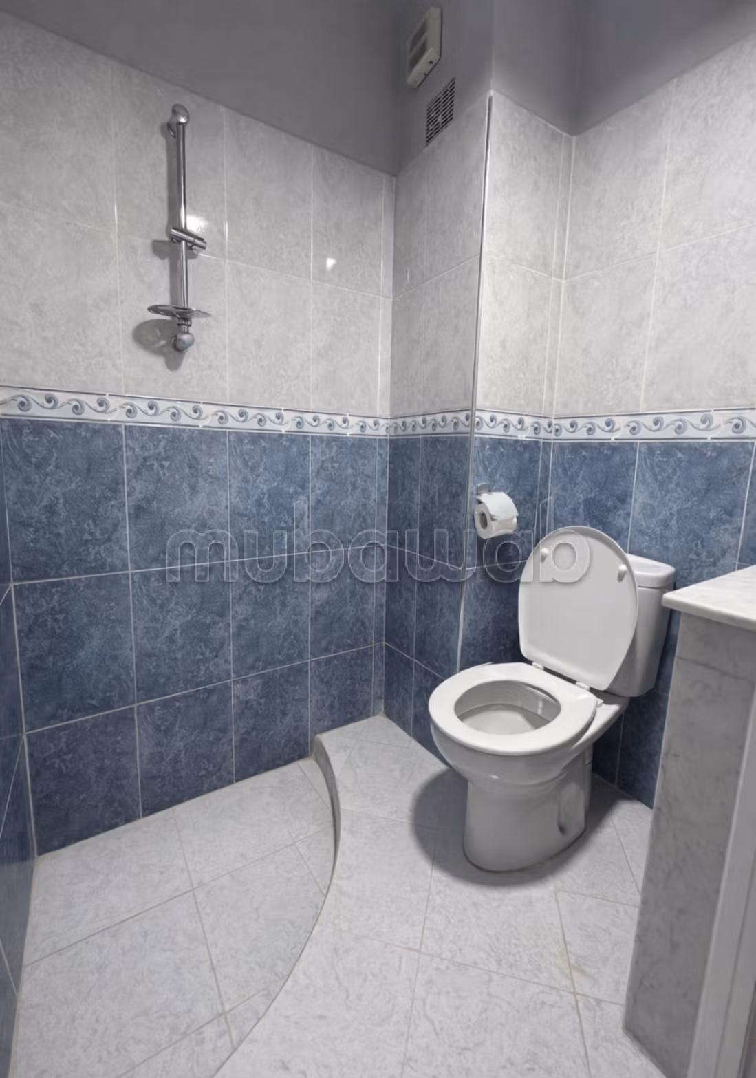 Vente d'un bel appartement à Hay Mohammadi. 3 grandes pièces. Porte blindée et parabole