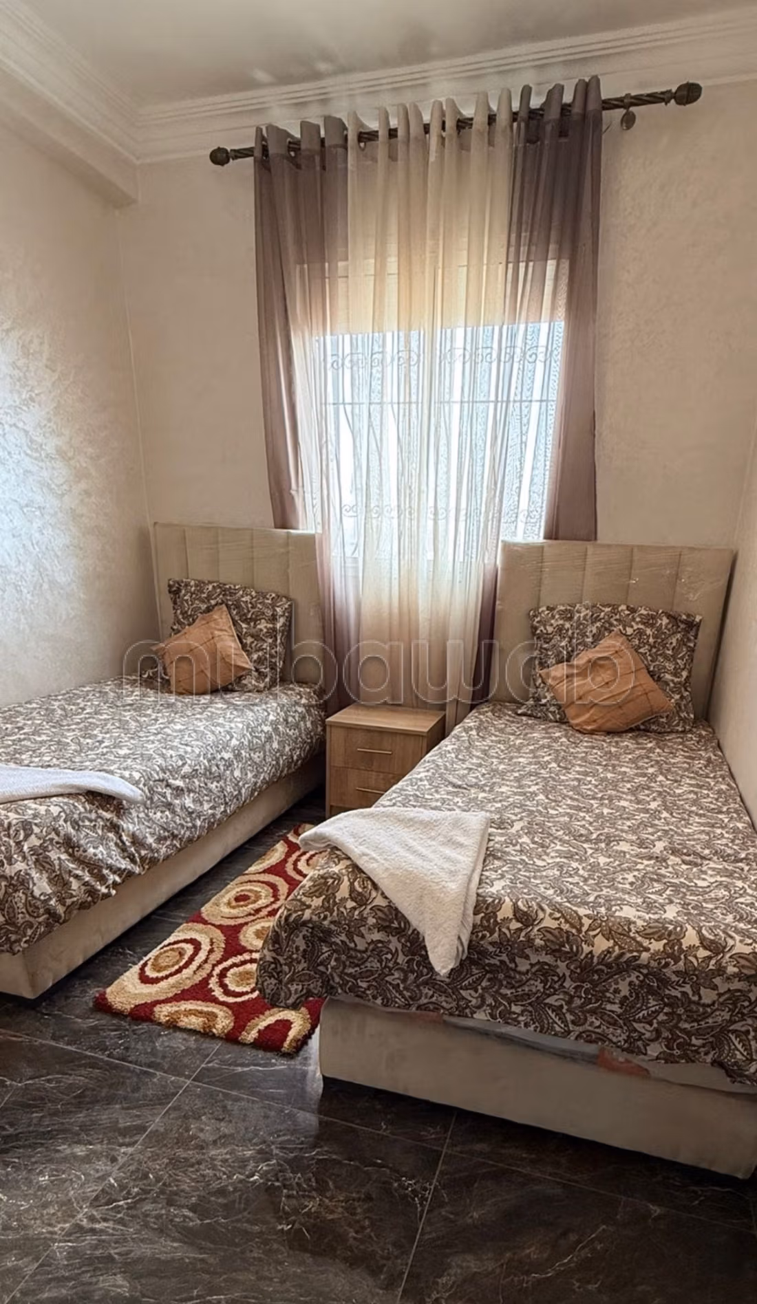 Vente d'un bel appartement à Hay Mohammadi. 3 grandes pièces. Porte blindée et parabole