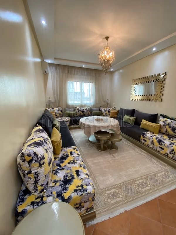Location d'un appartement à Guéliz. 
2 belles chambres. 
Meublé