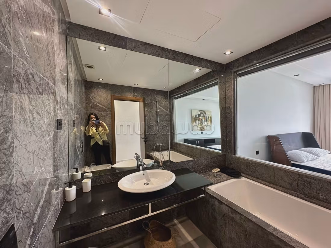 Luxe appartement 25000 dhs Boulevard de la Corniche uitzicht op zee