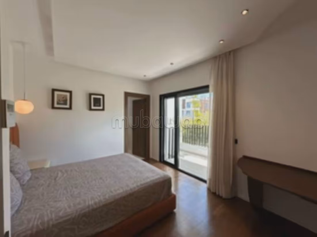 Fabulous villa for rent. 6 lovely rooms. 
Seaside