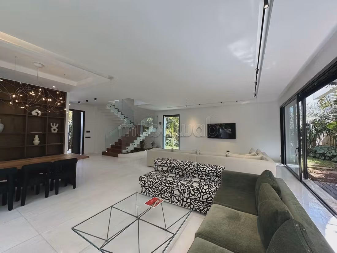 Fabulous villa for rent. 6 lovely rooms. 
Seaside