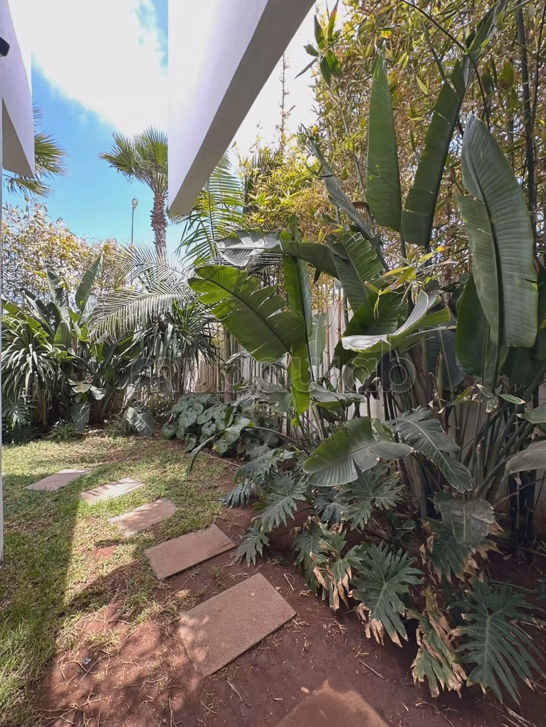 Fabulous villa for rent. 6 lovely rooms. 
Seaside