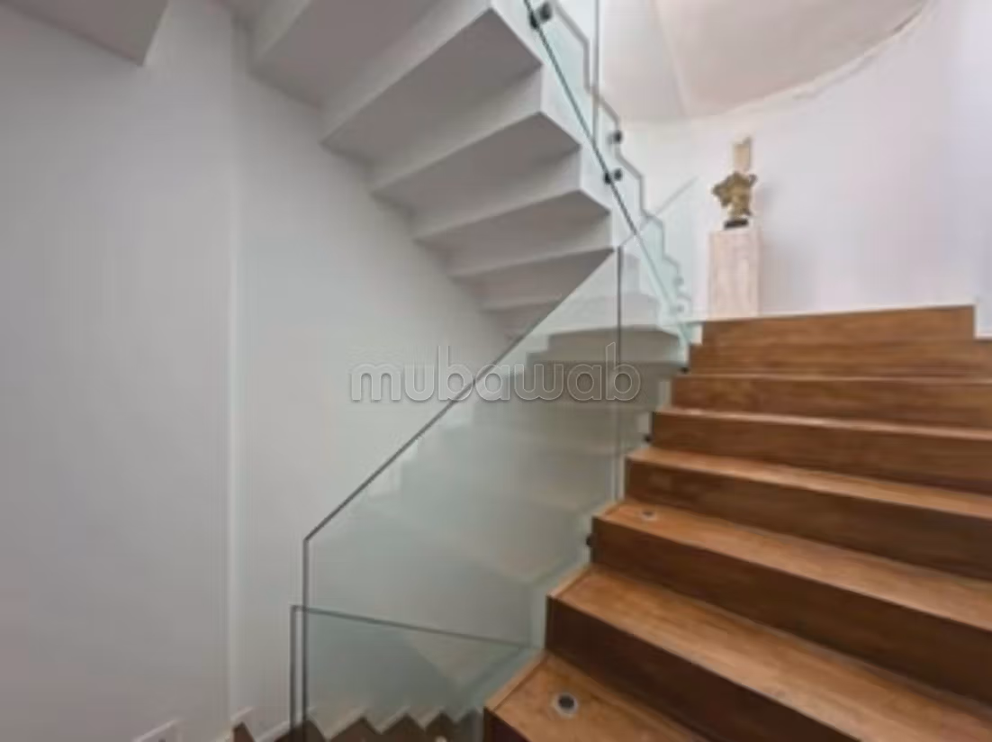 Fabulous villa for rent. 6 lovely rooms. 
Seaside