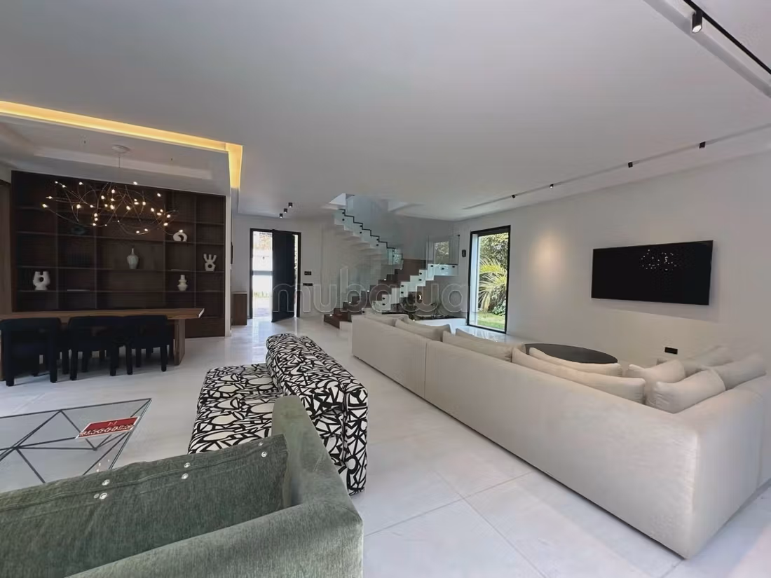 Fabulous villa for rent. 6 lovely rooms. 
Seaside