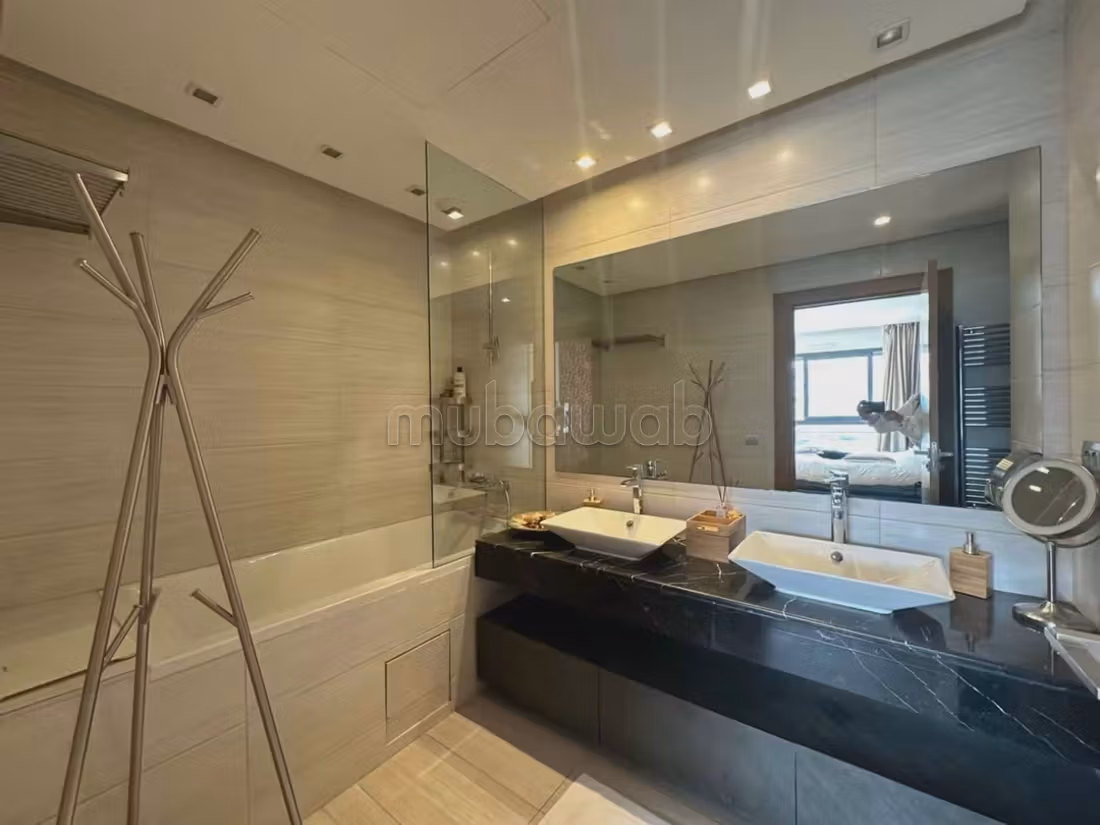 Bellissimo appartamento in affitto a Casablanca Finance City. Dimensione 120 m². Mobili nuovi